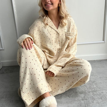 STORIES FROM THE ATELIER by COPENHAGENSHOES PAJAMAS SHIRT 2 SHIRT 01 BEIGE SMALL FLOWER