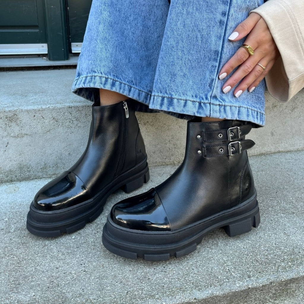 COPENHAGEN SHOES FOLLOW THE WAY Stiefel 038 Black patent