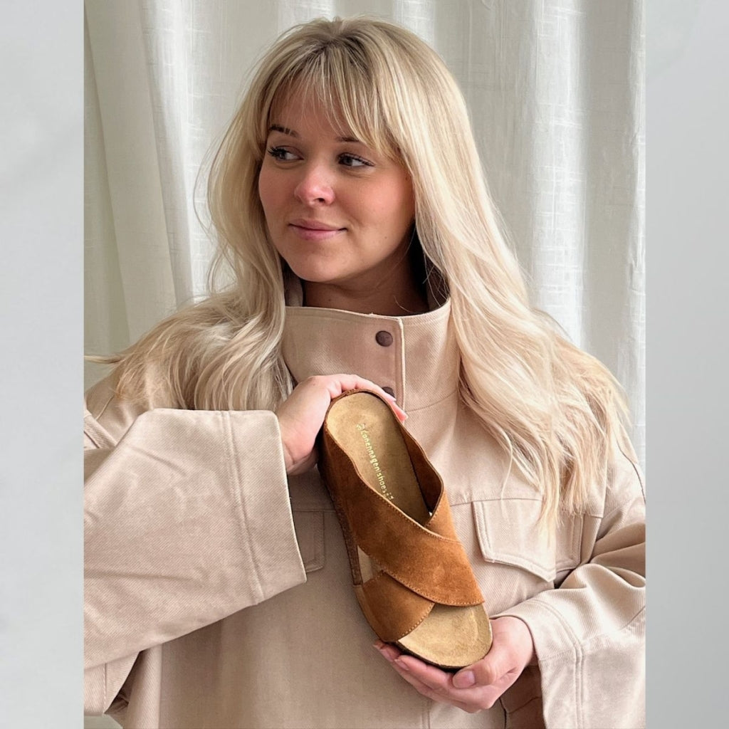 COPENHAGEN SHOES FRANCES 23 Suede Keilsandalen 00067 COGNAC (MARRONE 394)