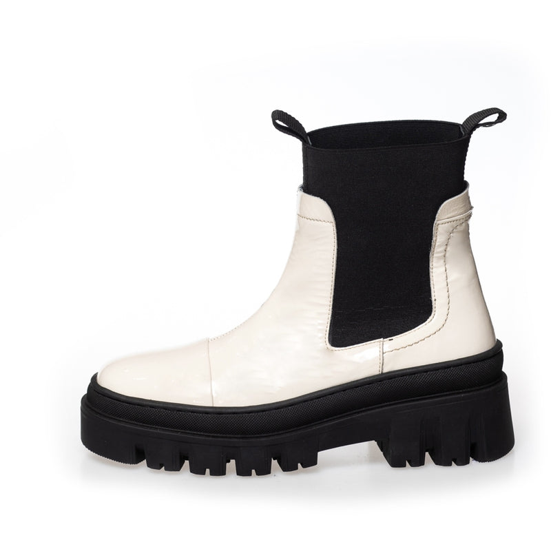 COPENHAGEN SHOES KEEP GOING PATENT Boot 068 Cream