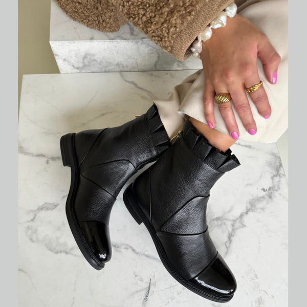 COPENHAGEN SHOES MARGARET Boot 00010 BLACK W/PATENT TOE