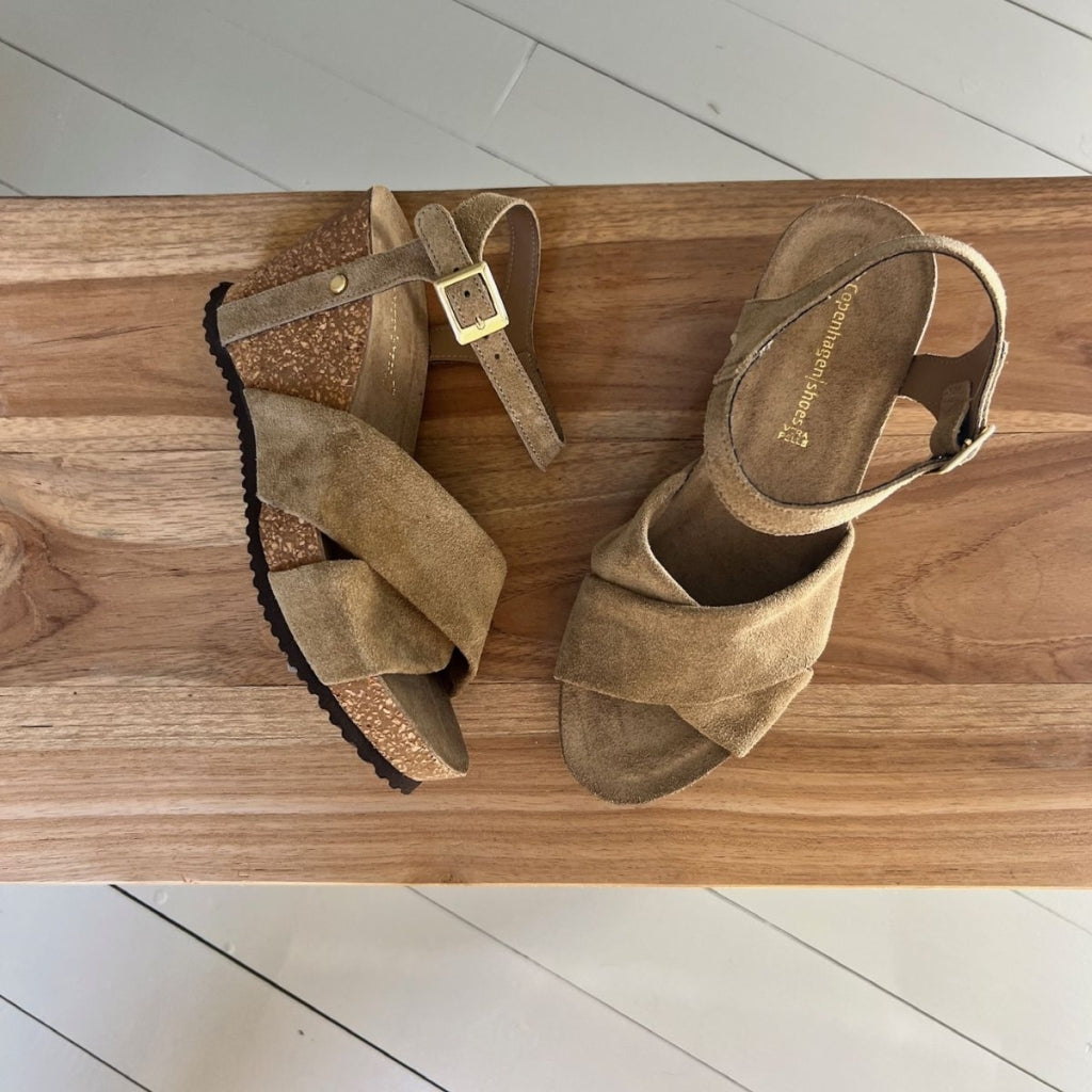 COPENHAGEN SHOES SUMMER VIBES Keilsandalen 0002 BEIGE
