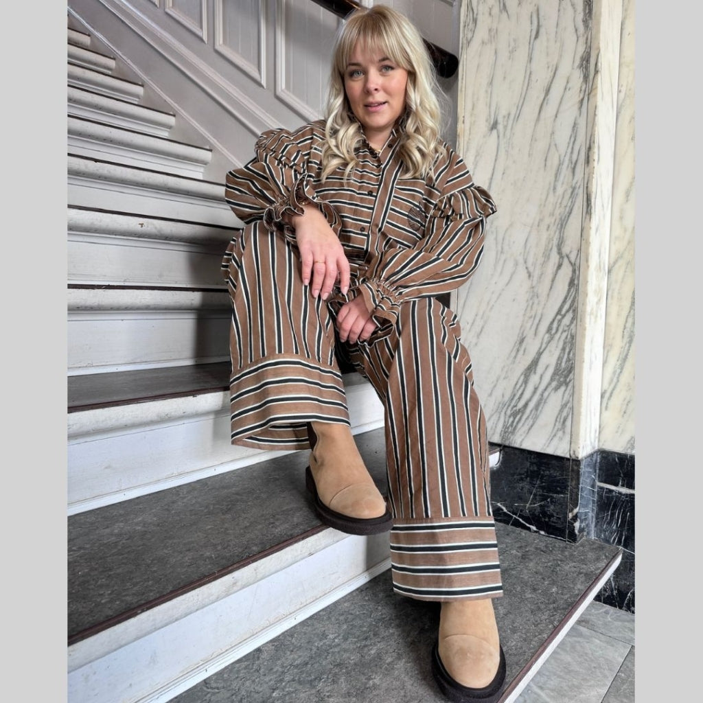 STORIES FROM THE ATELIER by COPENHAGENSHOES WHEN YOU LISTEN TOP SHIRT 0895 COFFEE STRIPE