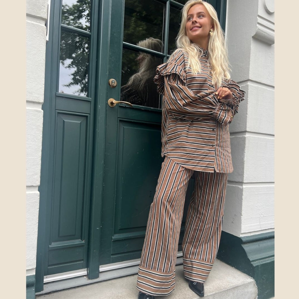 STORIES FROM THE ATELIER by COPENHAGENSHOES WHEN YOU LISTEN TOP SHIRT 0895 COFFEE STRIPE