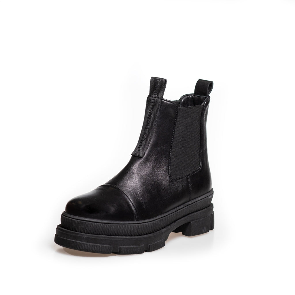 YOU AND ME LOW 22 Black with black sole Copenhagenshoes shop